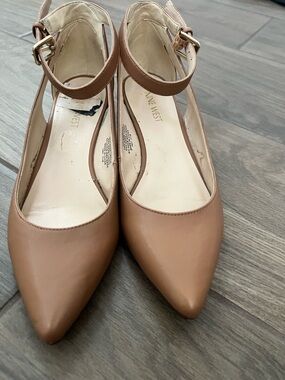 Nine West Women's Nude/Tan Pointed Ankle-Strap Flats